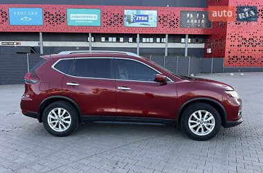 Внедорожник / Кроссовер Nissan Rogue 2018 в 