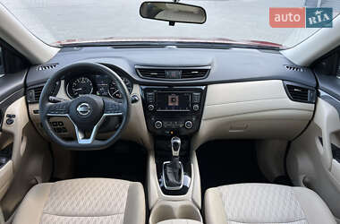 Внедорожник / Кроссовер Nissan Rogue 2018 в 