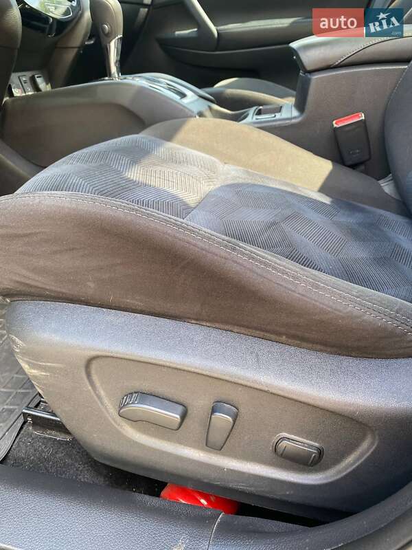 Внедорожник / Кроссовер Nissan Rogue 2016 в Киеве