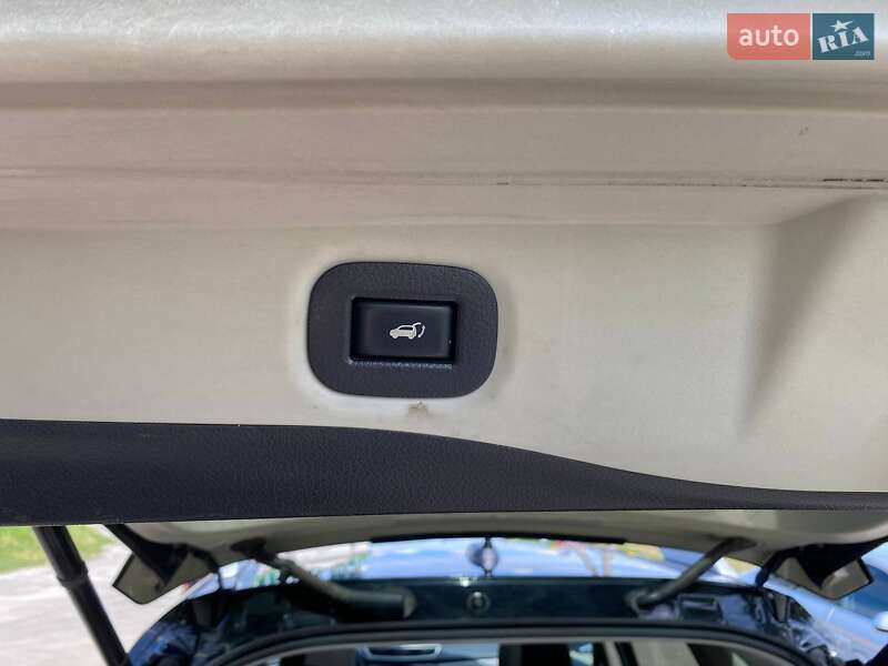 Внедорожник / Кроссовер Nissan Rogue 2016 в Киеве