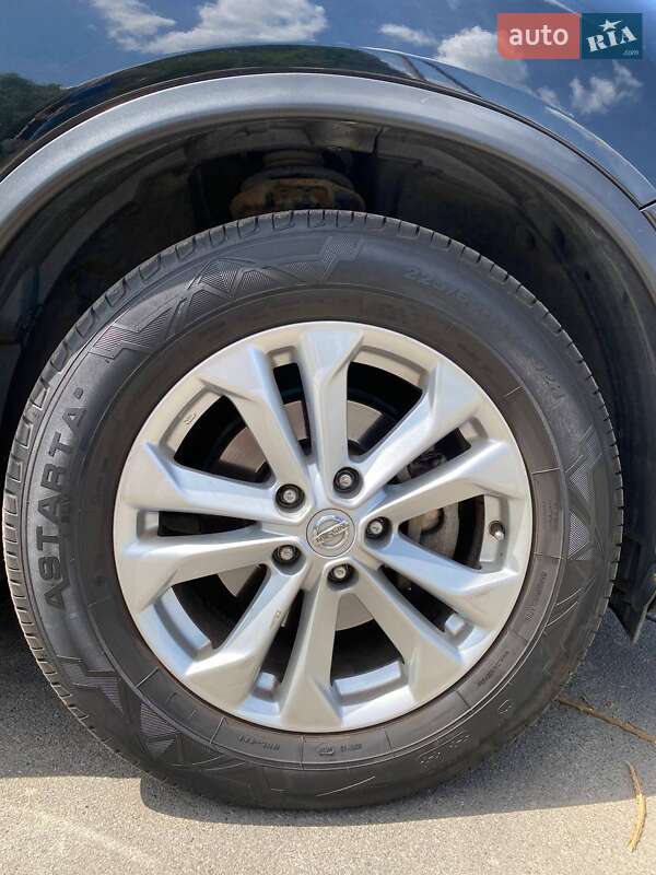 Внедорожник / Кроссовер Nissan Rogue 2016 в Киеве