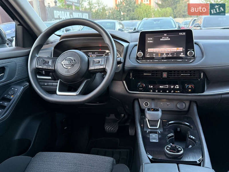 Внедорожник / Кроссовер Nissan Rogue 2021 в Харькове