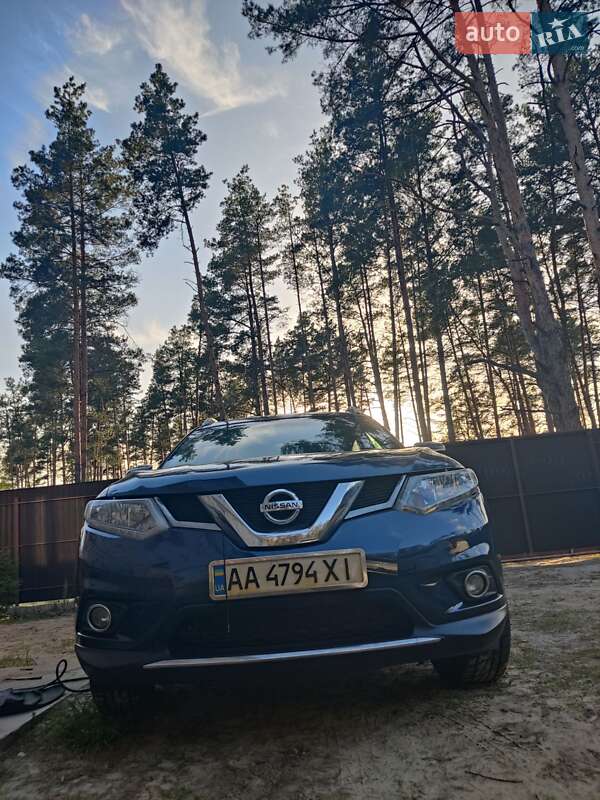 Внедорожник / Кроссовер Nissan Rogue 2016 в Киеве