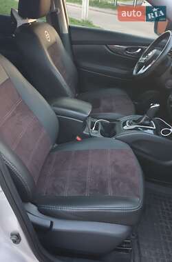 Позашляховик / Кросовер Nissan Rogue 2017 в 
