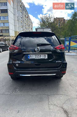 Внедорожник / Кроссовер Nissan Rogue 2018 в 