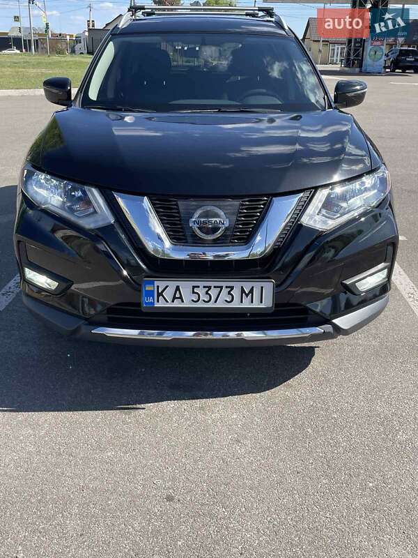 Внедорожник / Кроссовер Nissan Rogue 2017 в Киеве