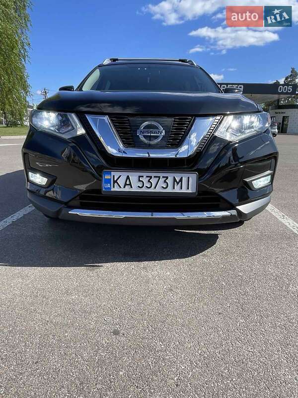 Внедорожник / Кроссовер Nissan Rogue 2017 в Киеве