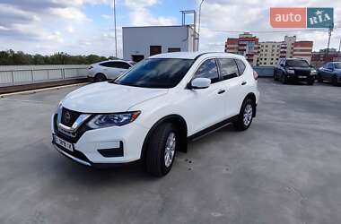 Позашляховик / Кросовер Nissan Rogue 2018 в 