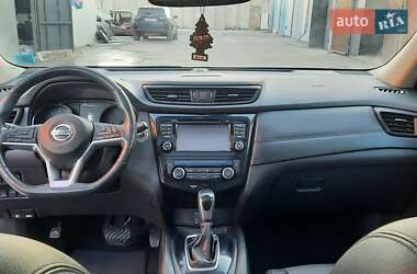 Внедорожник / Кроссовер Nissan Rogue 2017 в 