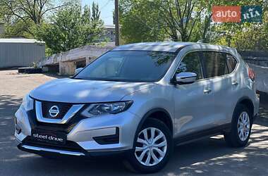 Внедорожник / Кроссовер Nissan Rogue 2017 в Николаеве