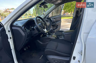 Внедорожник / Кроссовер Nissan Rogue 2018 в 