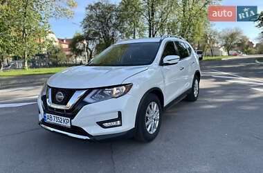 Внедорожник / Кроссовер Nissan Rogue 2018 в 