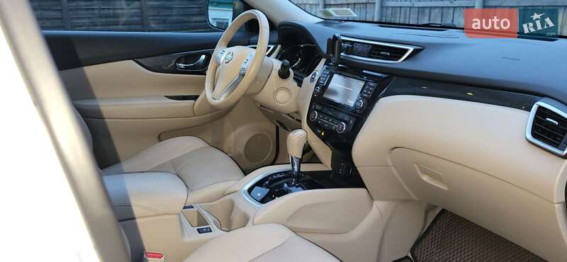 Позашляховик / Кросовер Nissan Rogue 2015 в Великій Багачці