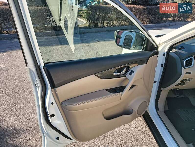 Позашляховик / Кросовер Nissan Rogue 2015 в Кам'янському