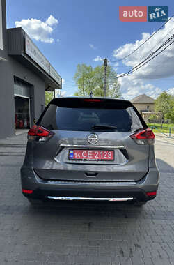 Внедорожник / Кроссовер Nissan Rogue 2017 в 