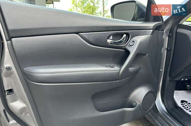 Внедорожник / Кроссовер Nissan Rogue 2017 в 