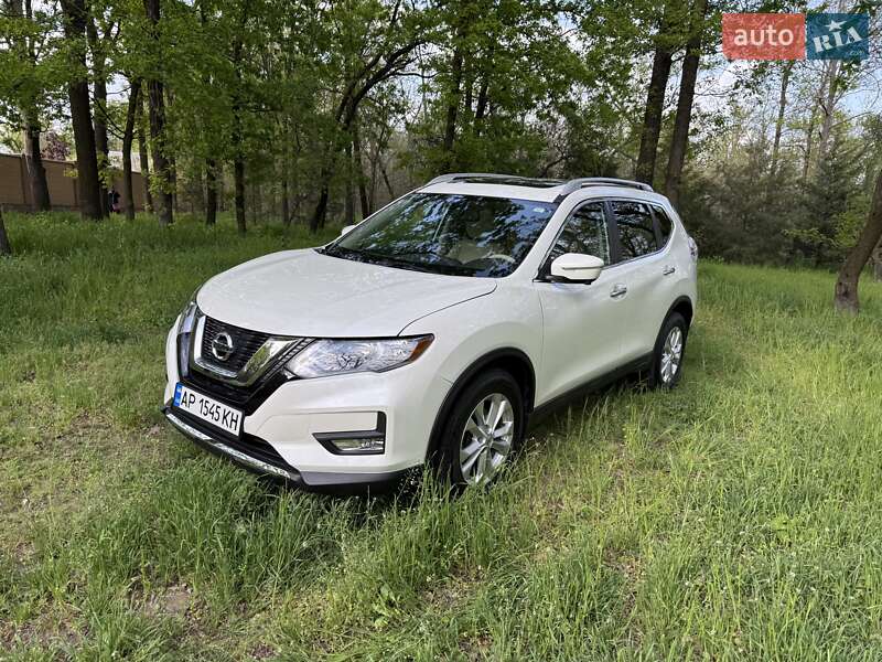 Внедорожник / Кроссовер Nissan Rogue 2015 в 
