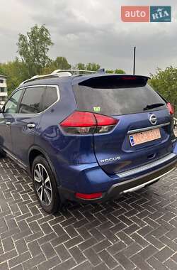 Внедорожник / Кроссовер Nissan Rogue 2017 в 