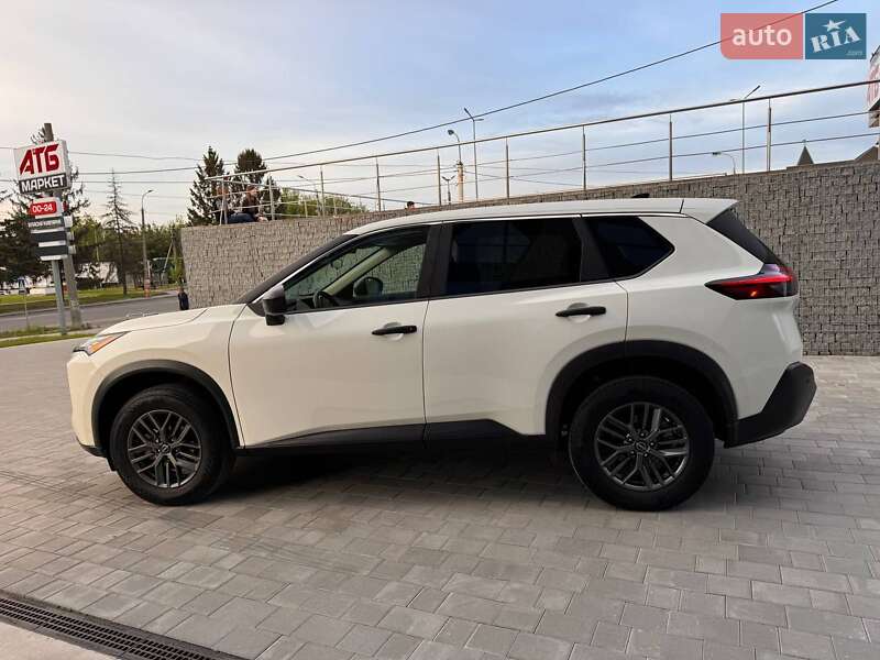 Внедорожник / Кроссовер Nissan Rogue 2023 в Луцке