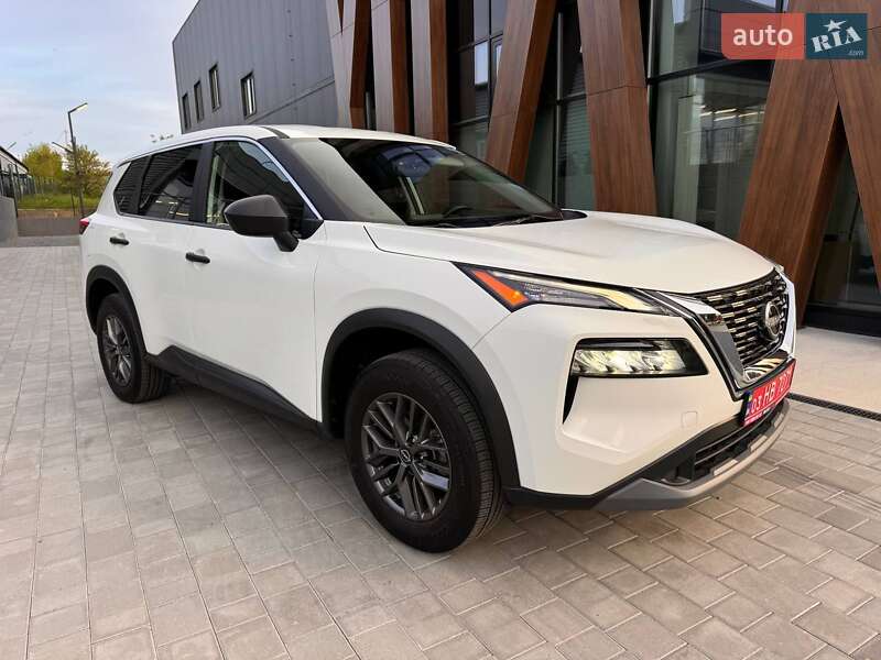 Внедорожник / Кроссовер Nissan Rogue 2023 в Луцке