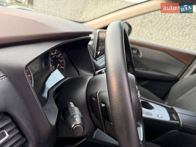 Внедорожник / Кроссовер Nissan Rogue 2023 в Луцке