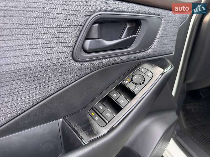 Внедорожник / Кроссовер Nissan Rogue 2023 в Луцке