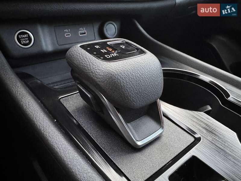 Внедорожник / Кроссовер Nissan Rogue 2023 в Луцке
