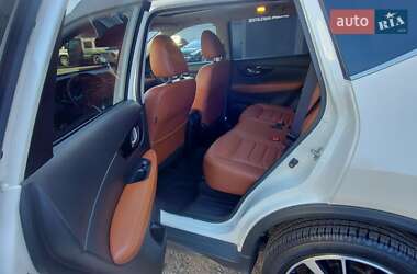 Внедорожник / Кроссовер Nissan Rogue 2017 в 