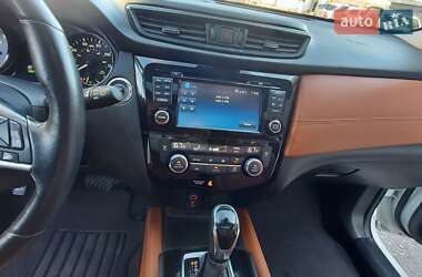 Внедорожник / Кроссовер Nissan Rogue 2017 в 