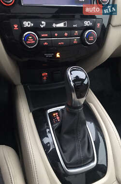 Позашляховик / Кросовер Nissan Rogue 2017 в 