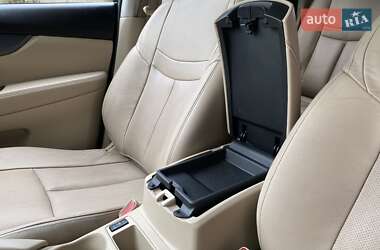 Позашляховик / Кросовер Nissan Rogue 2014 в 