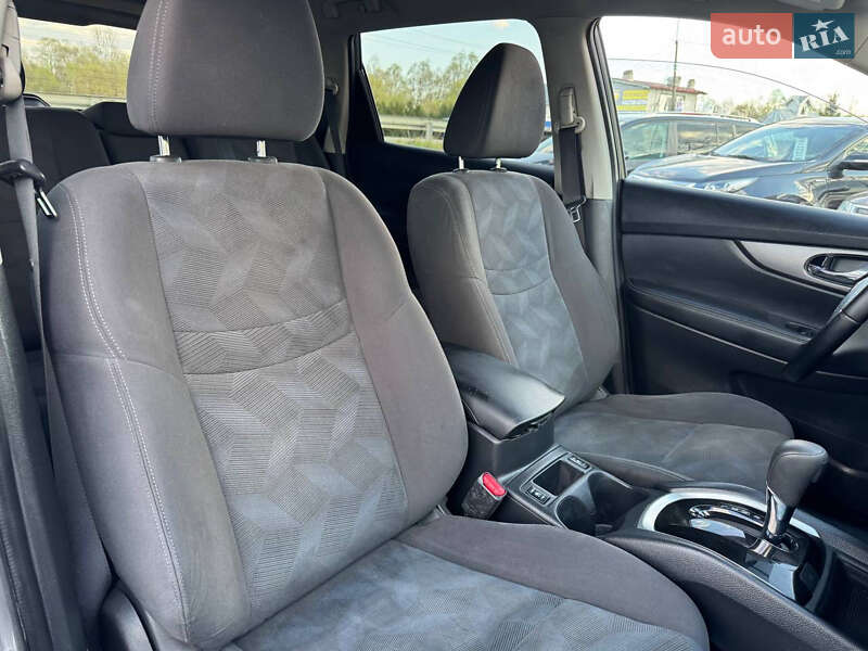 Позашляховик / Кросовер Nissan Rogue 2016 в Стрию