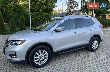 Внедорожник / Кроссовер Nissan Rogue 2017 в 