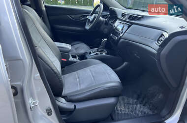 Внедорожник / Кроссовер Nissan Rogue 2017 в 
