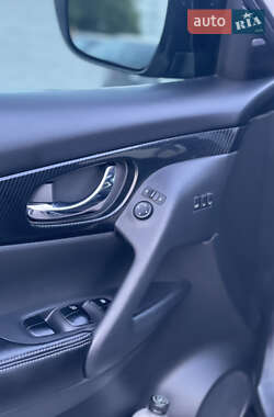 Внедорожник / Кроссовер Nissan Rogue 2017 в 