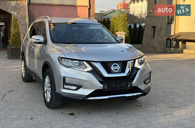Позашляховик / Кросовер Nissan Rogue 2018 в 