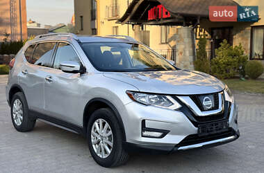 Позашляховик / Кросовер Nissan Rogue 2018 в 