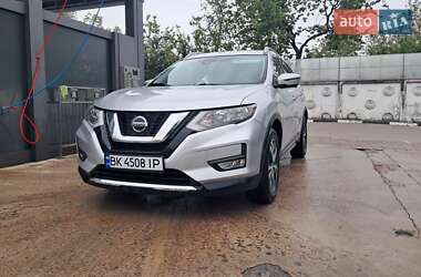 Позашляховик / Кросовер Nissan Rogue 2017 в Рівному