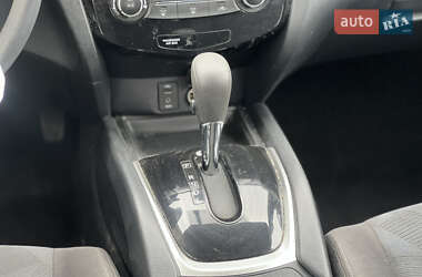 Позашляховик / Кросовер Nissan Rogue 2016 в 