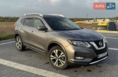 Внедорожник / Кроссовер Nissan Rogue 2017 в Львове