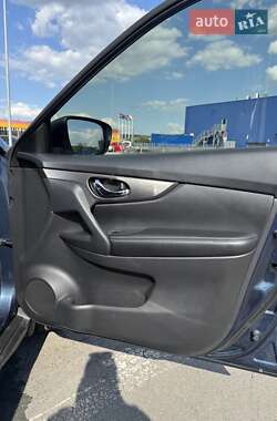 Позашляховик / Кросовер Nissan Rogue 2015 в 