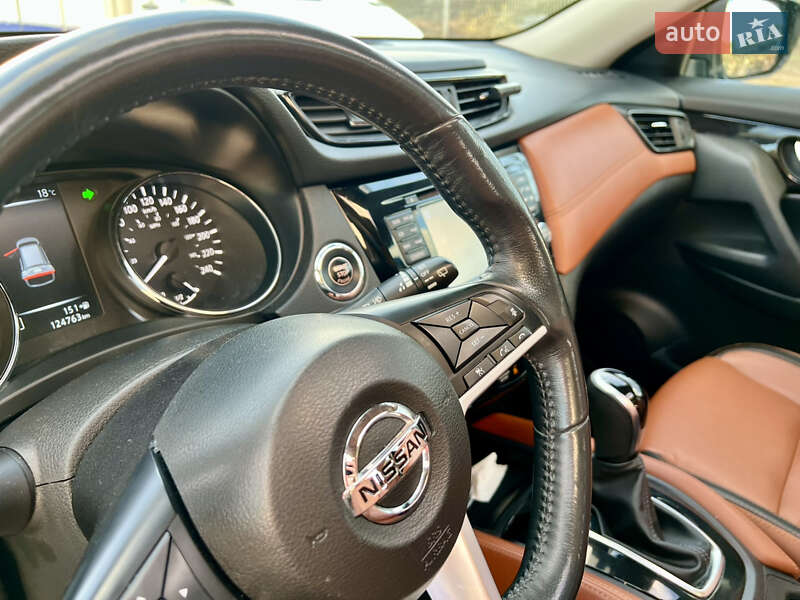 Внедорожник / Кроссовер Nissan Rogue 2016 в Львове