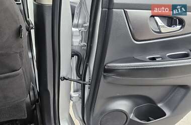 Позашляховик / Кросовер Nissan Rogue 2015 в 