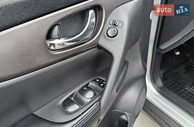 Позашляховик / Кросовер Nissan Rogue 2015 в 