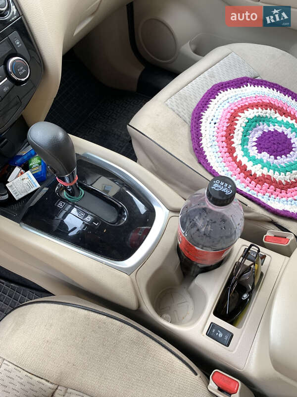 Позашляховик / Кросовер Nissan Rogue 2016 в Кам'янському