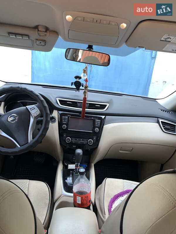 Позашляховик / Кросовер Nissan Rogue 2016 в Кам'янському