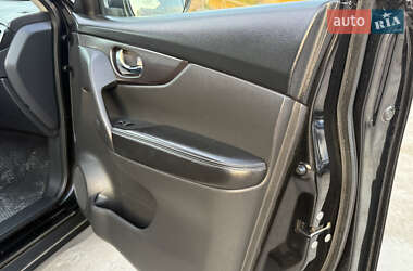 Позашляховик / Кросовер Nissan Rogue 2015 в 
