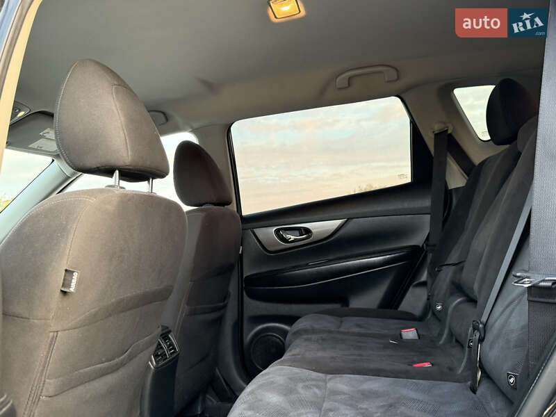 Позашляховик / Кросовер Nissan Rogue 2015 в Рівному