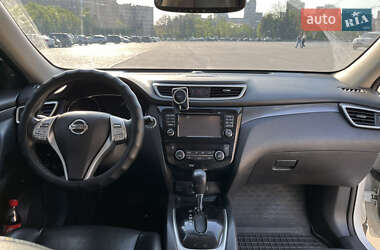 Позашляховик / Кросовер Nissan Rogue 2015 в 