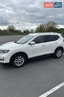 Позашляховик / Кросовер Nissan Rogue 2017 в 
